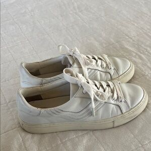 Tory Burch white tennis sneaker shoes size 7.5